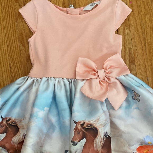 H&M size 4-6 girls dress. Peach with a horse print on the skirt - Picture 3 of 6